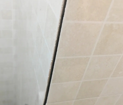 五营瓷砖空鼓维修公司分享阳台瓷砖脱落的修复过程可以分为以下几个步骤